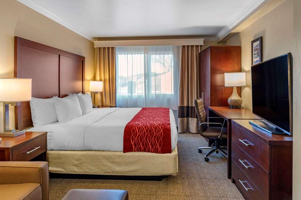 Comfort Inn Columbia Gorge Даллес Номер фото